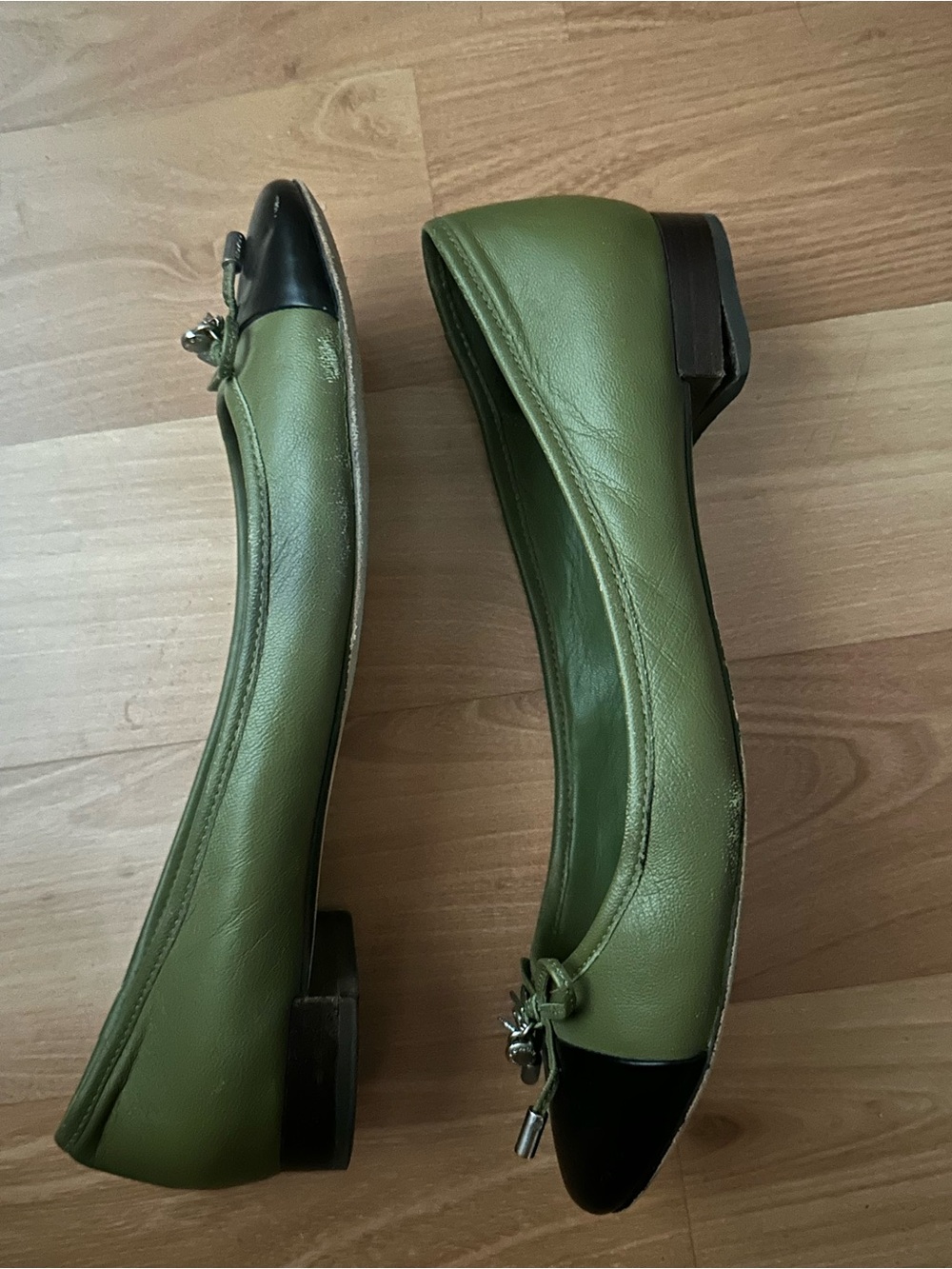 Coach Olive Green and Black Ballet Flats with Bow & Charms - Picture 4 of 6